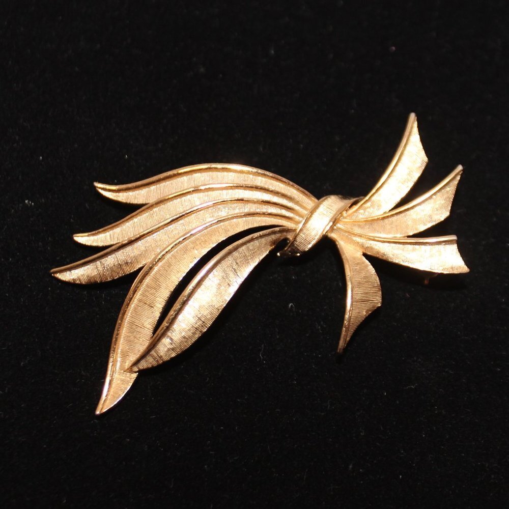 Vintage Monet Brush Gold Gathered Ribbon Brooch
